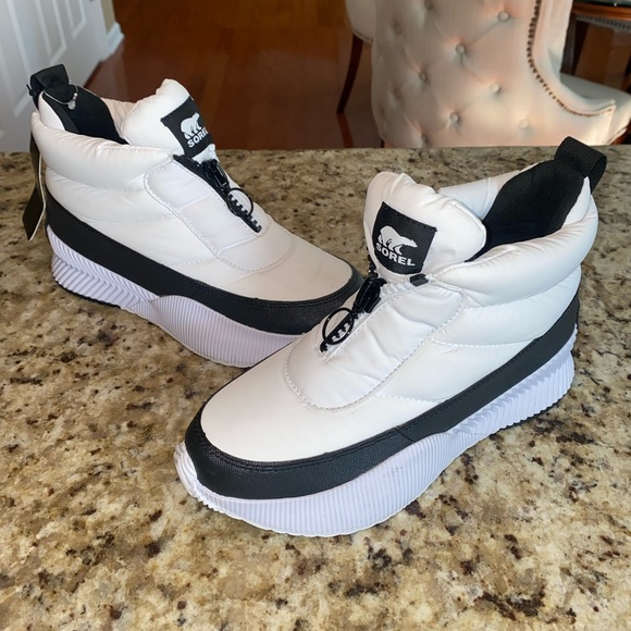 Sorel Out and About White Black Puffer Waterproof Zip Up Boots Booties - Picture 2 of 9